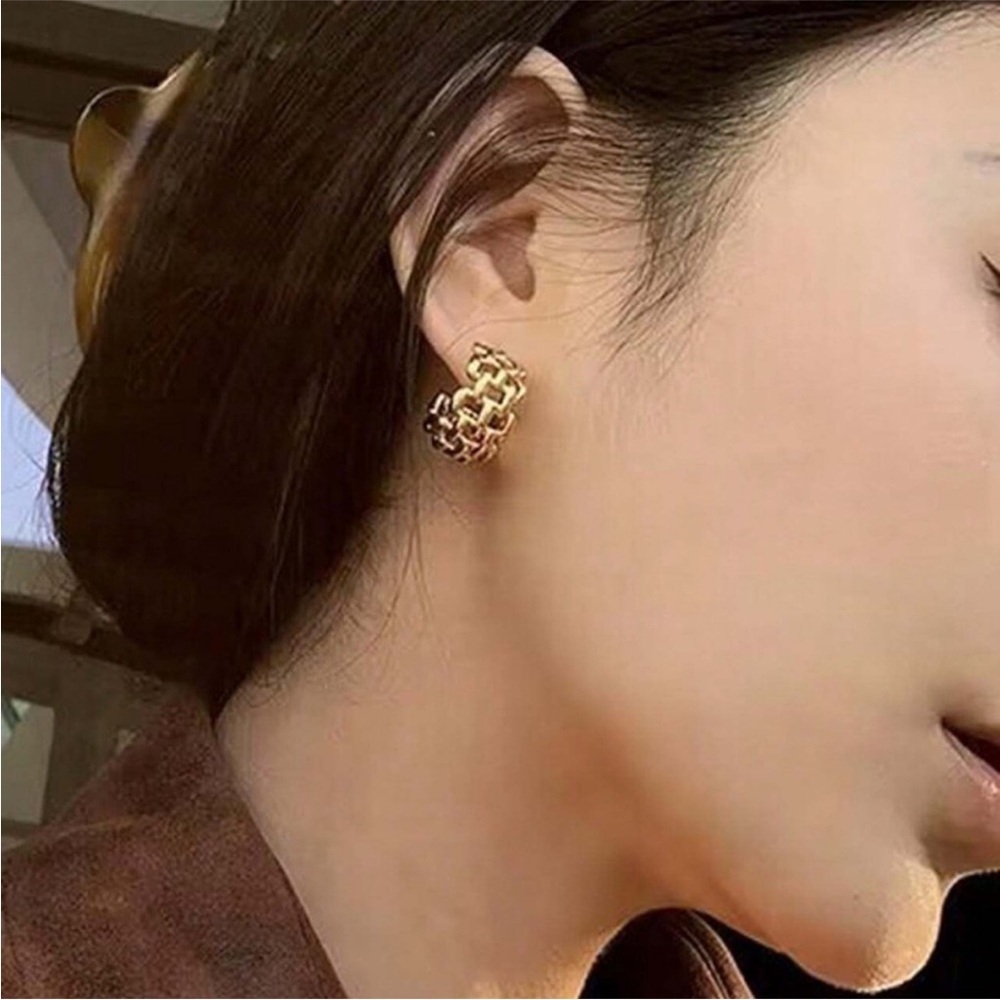 Zara Gold Weave Chunky Earrings - Picture 4 of 7